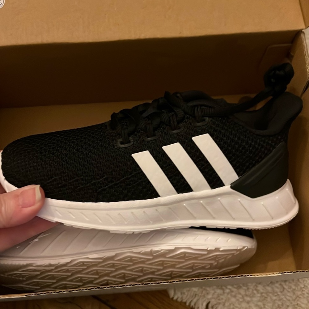 Addidas Youth Questar Flow Sneakers Black Size 13K BNIB